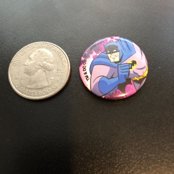 TM & DC Comics Batman Pin/Magnet - Picture 4 of 12